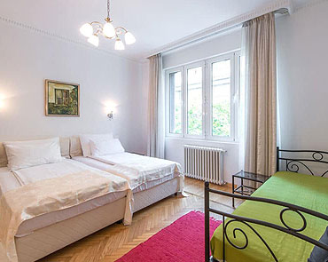 Economy Street View Room